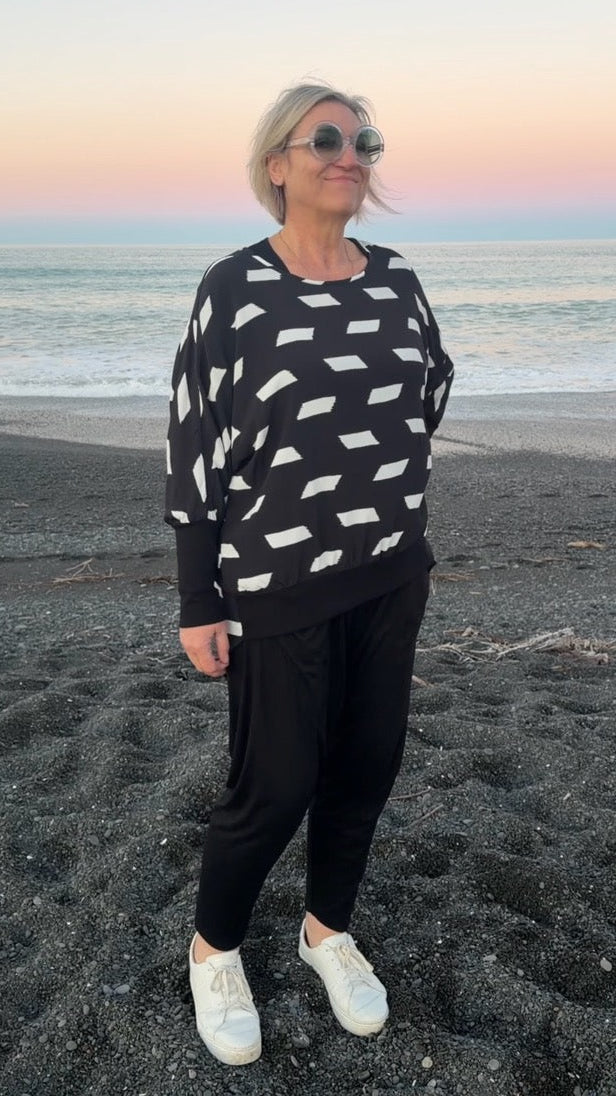 Blaze top b/w print