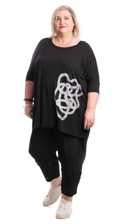 square tee black - squiggle