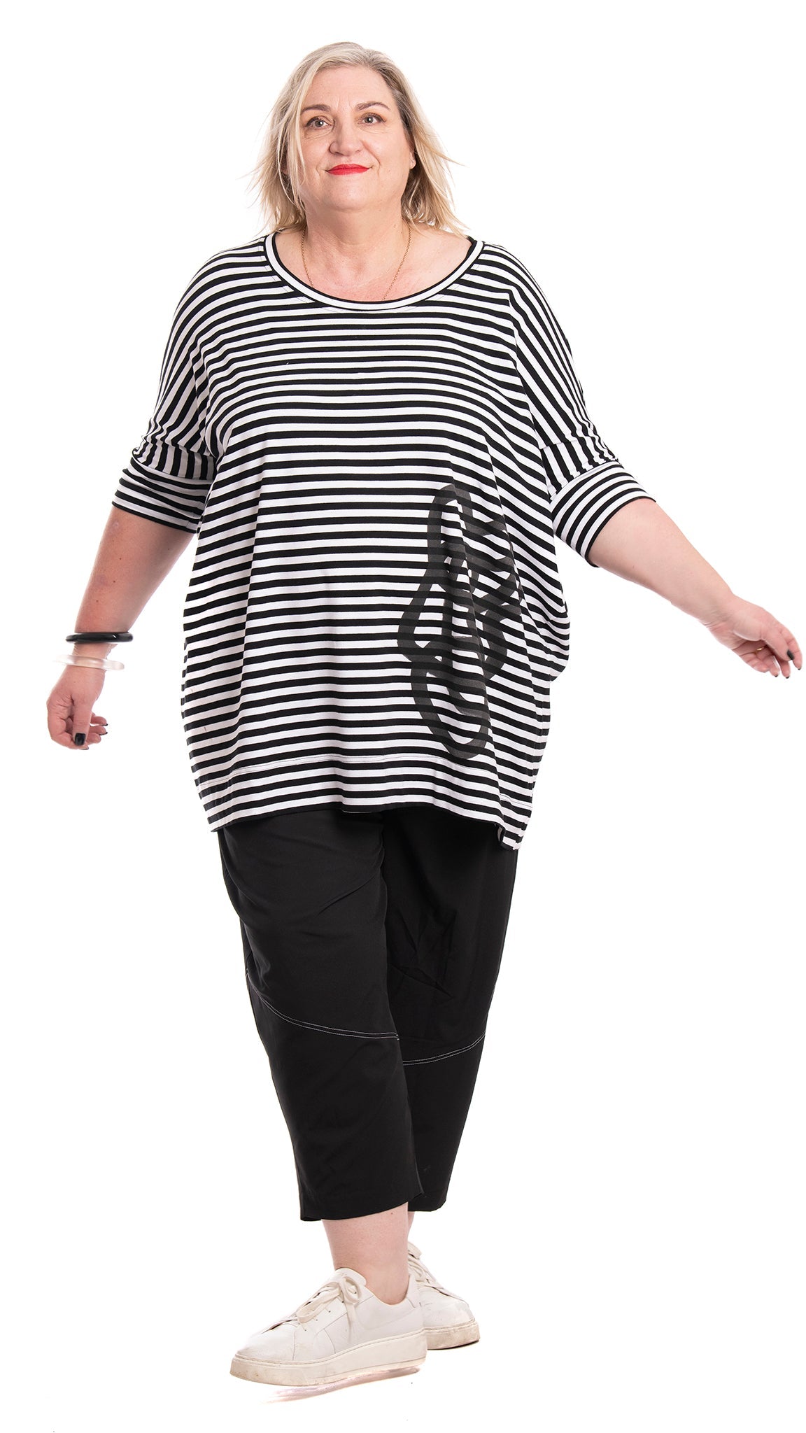 square tee stripe - squiggle