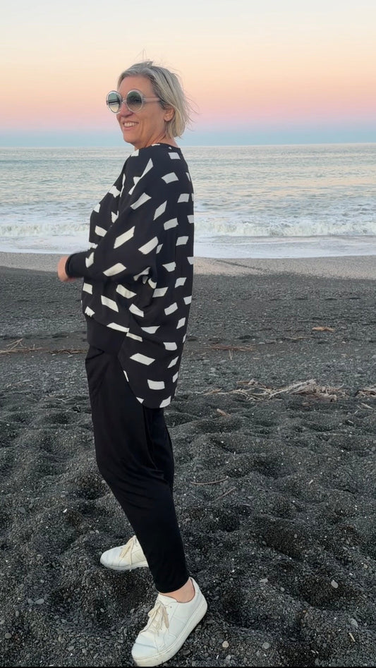 Blaze top b/w print