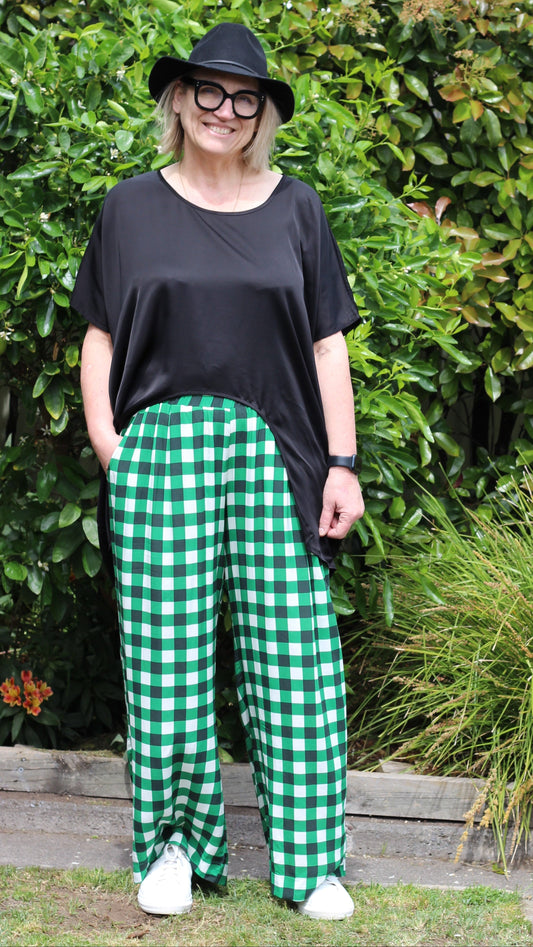 Curve top - black satin viscose