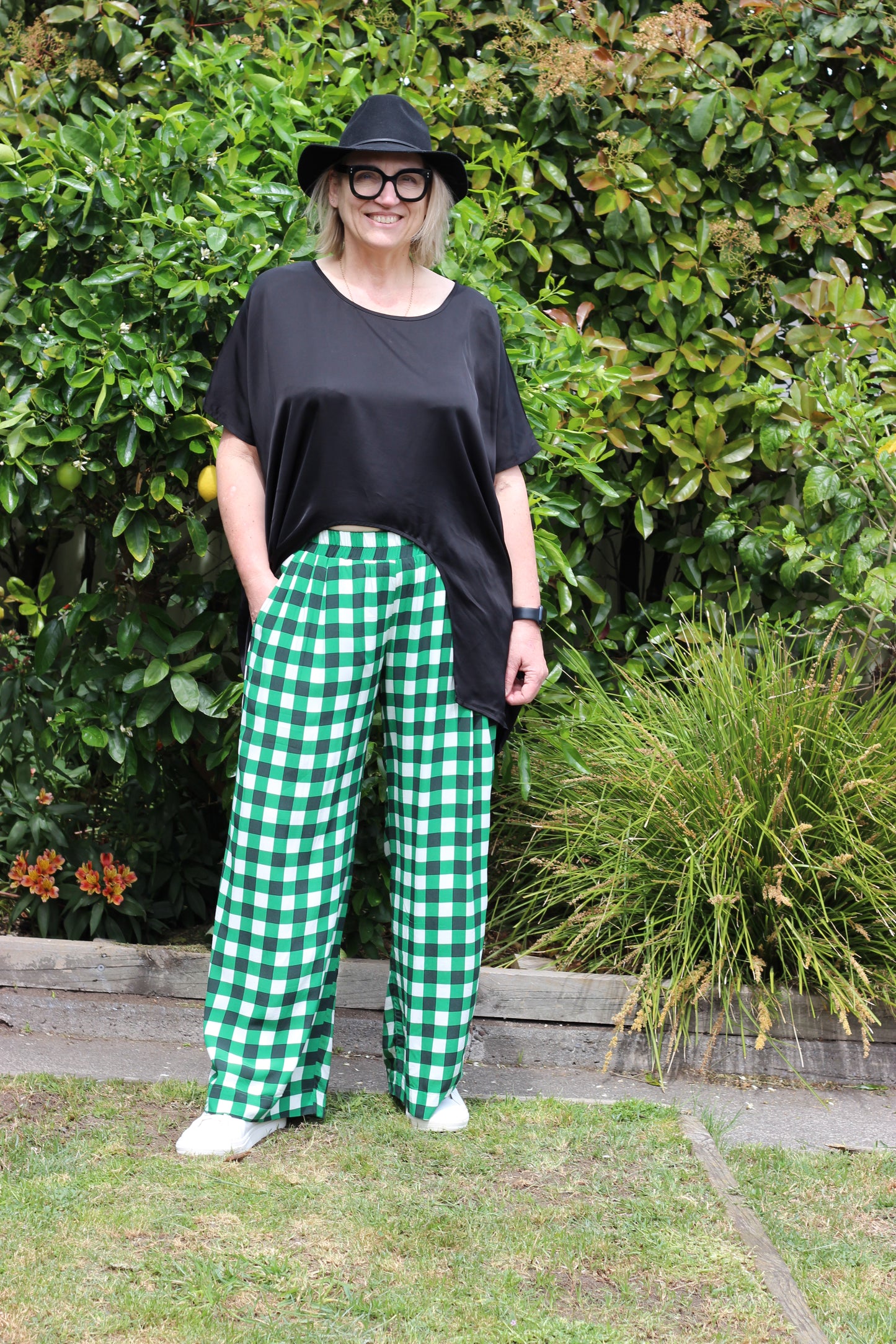 Curve top - black satin viscose