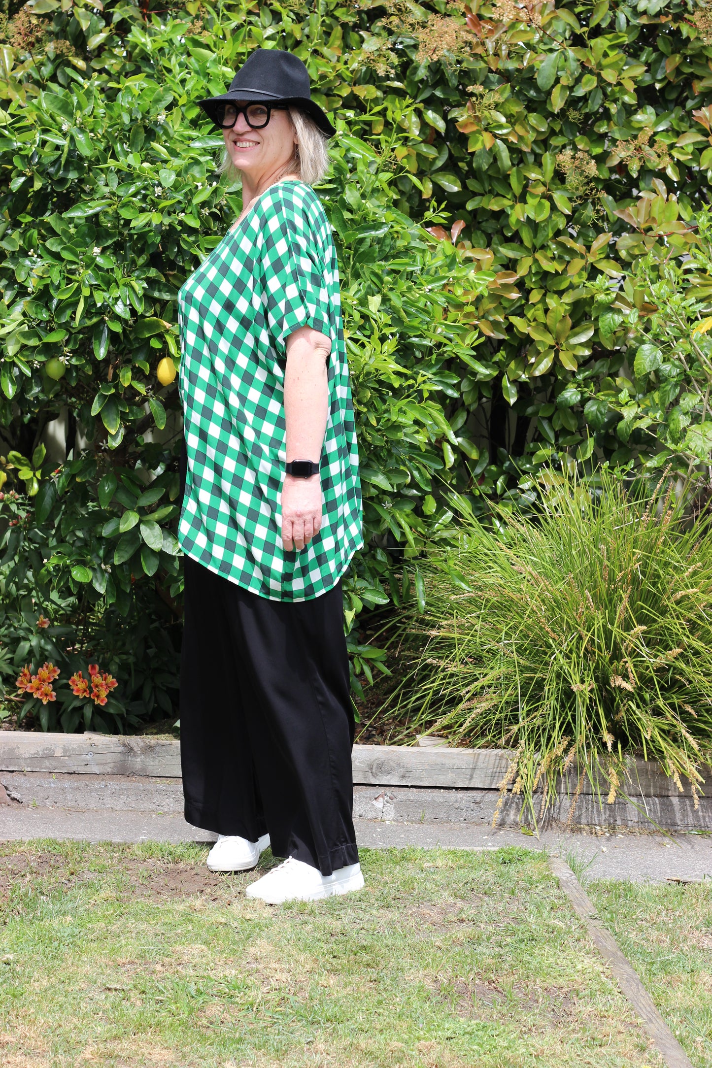 curve top - green gingham