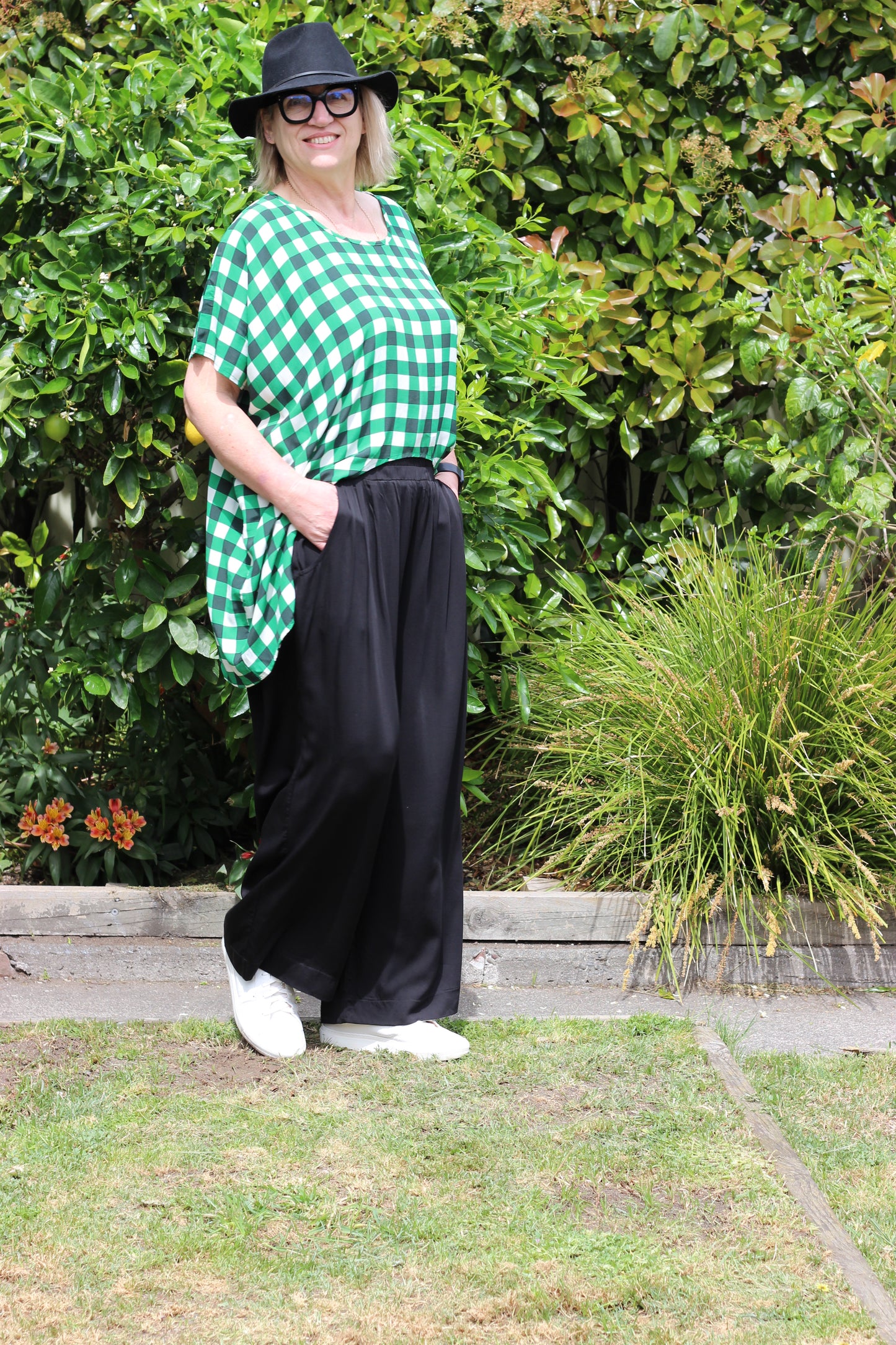 curve top - green gingham