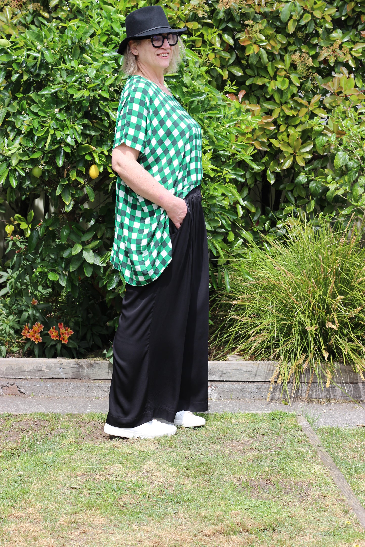 curve top - green gingham