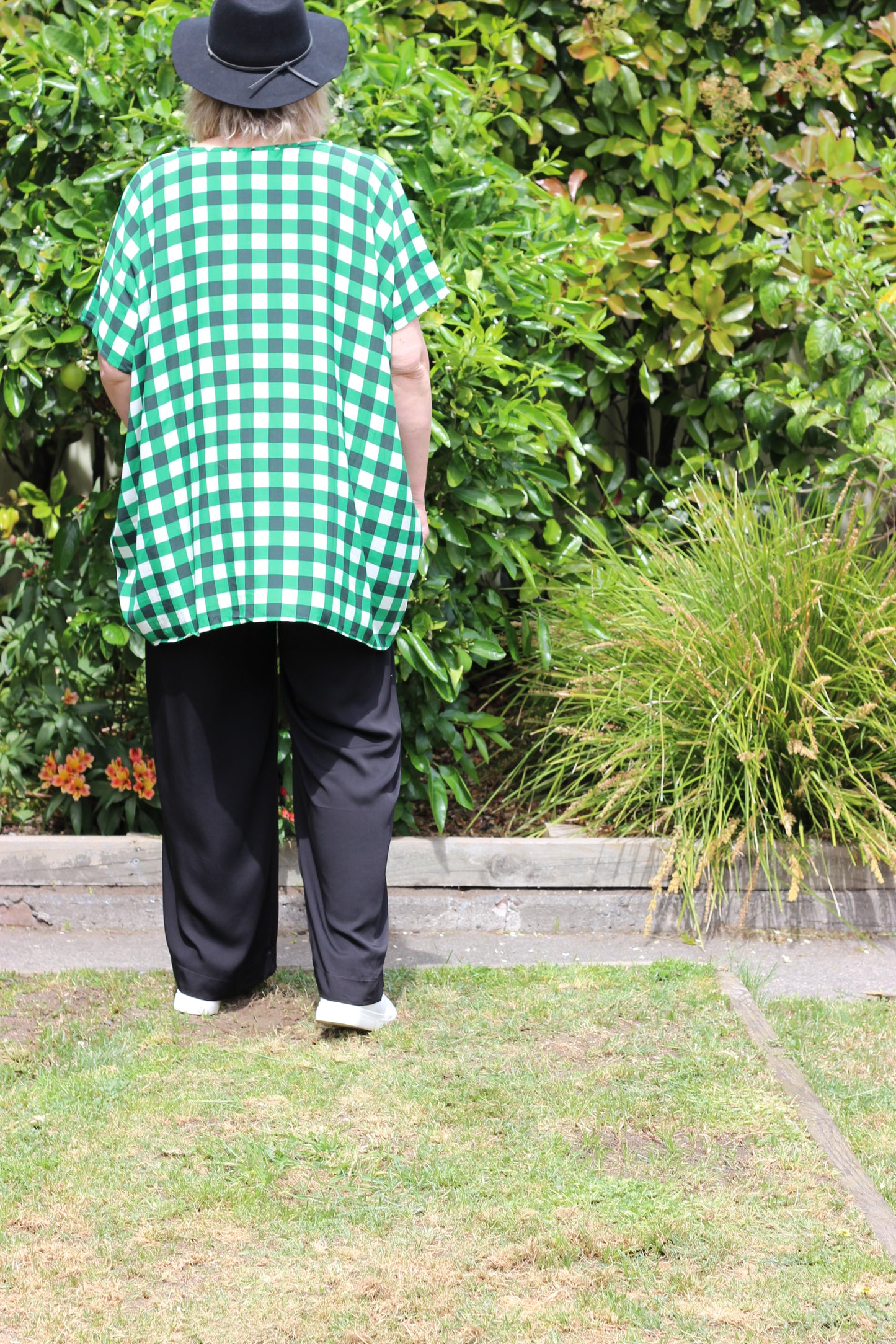 curve top - green gingham