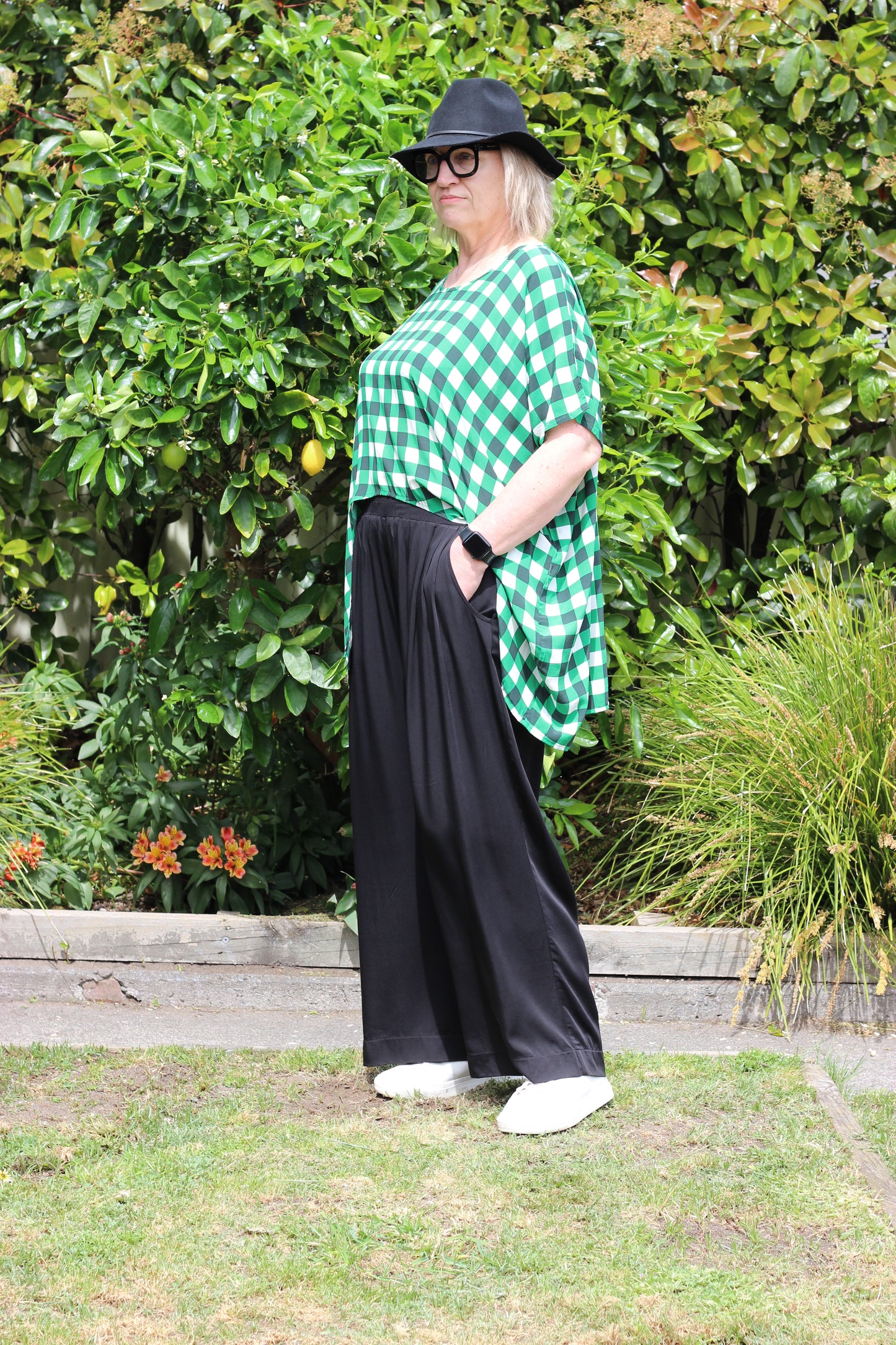 curve top - green gingham