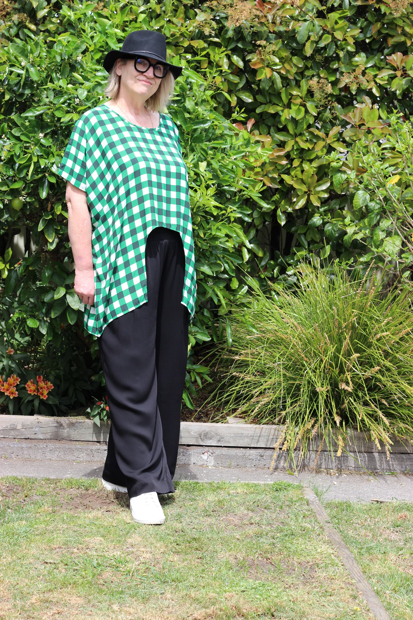 curve top - green gingham
