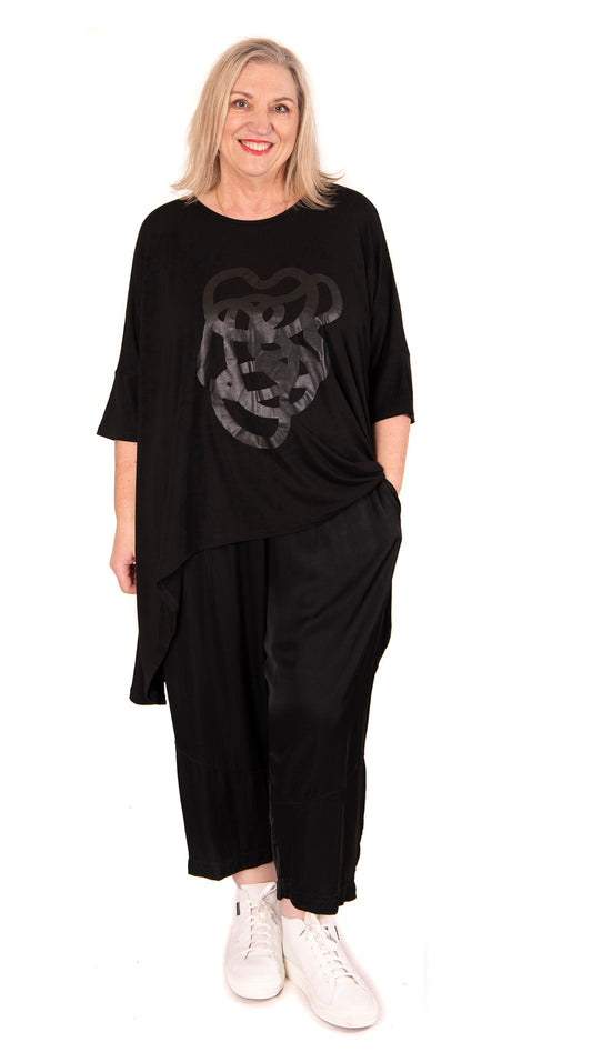 flow top black - squiggle
