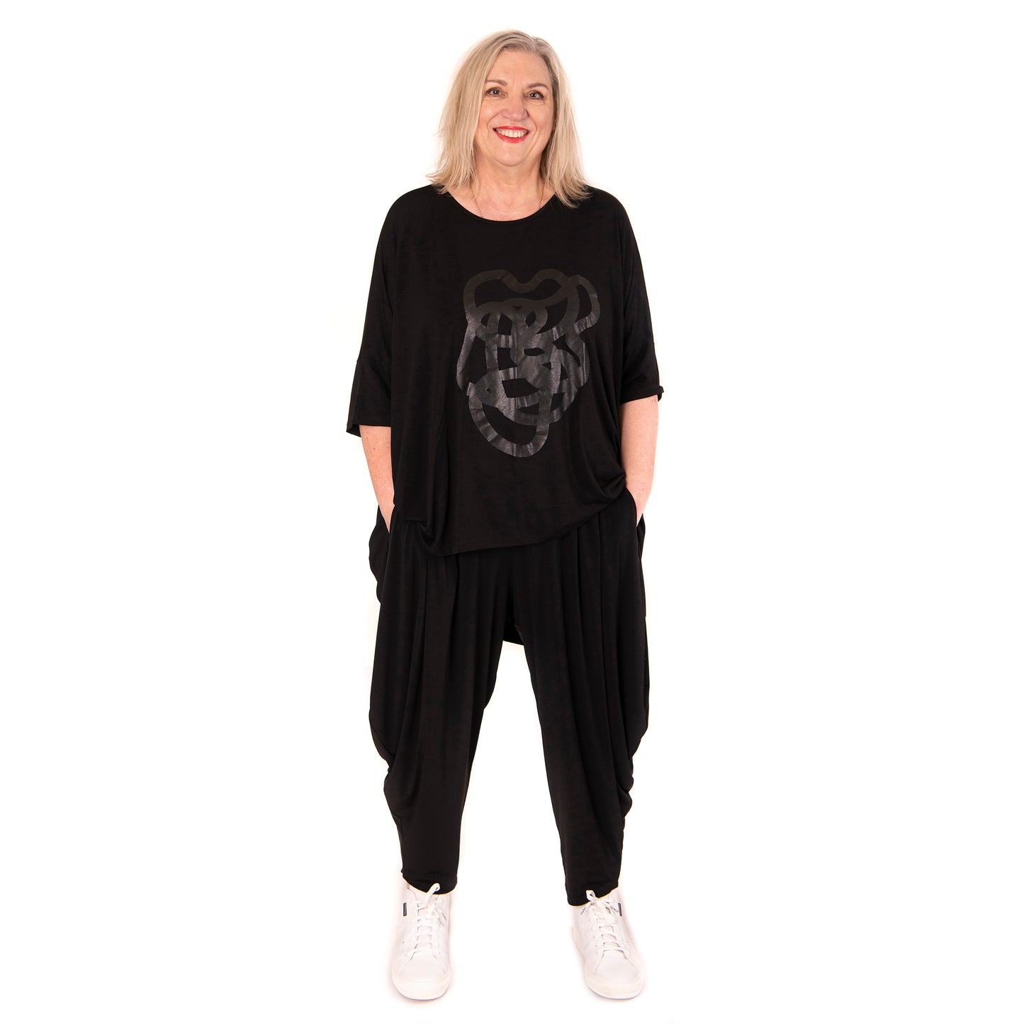 flow top black - squiggle